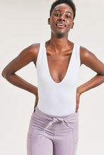 Load image into Gallery viewer, Ribbed Seamless Scoop-Neck Sleeveless Bodysuit
